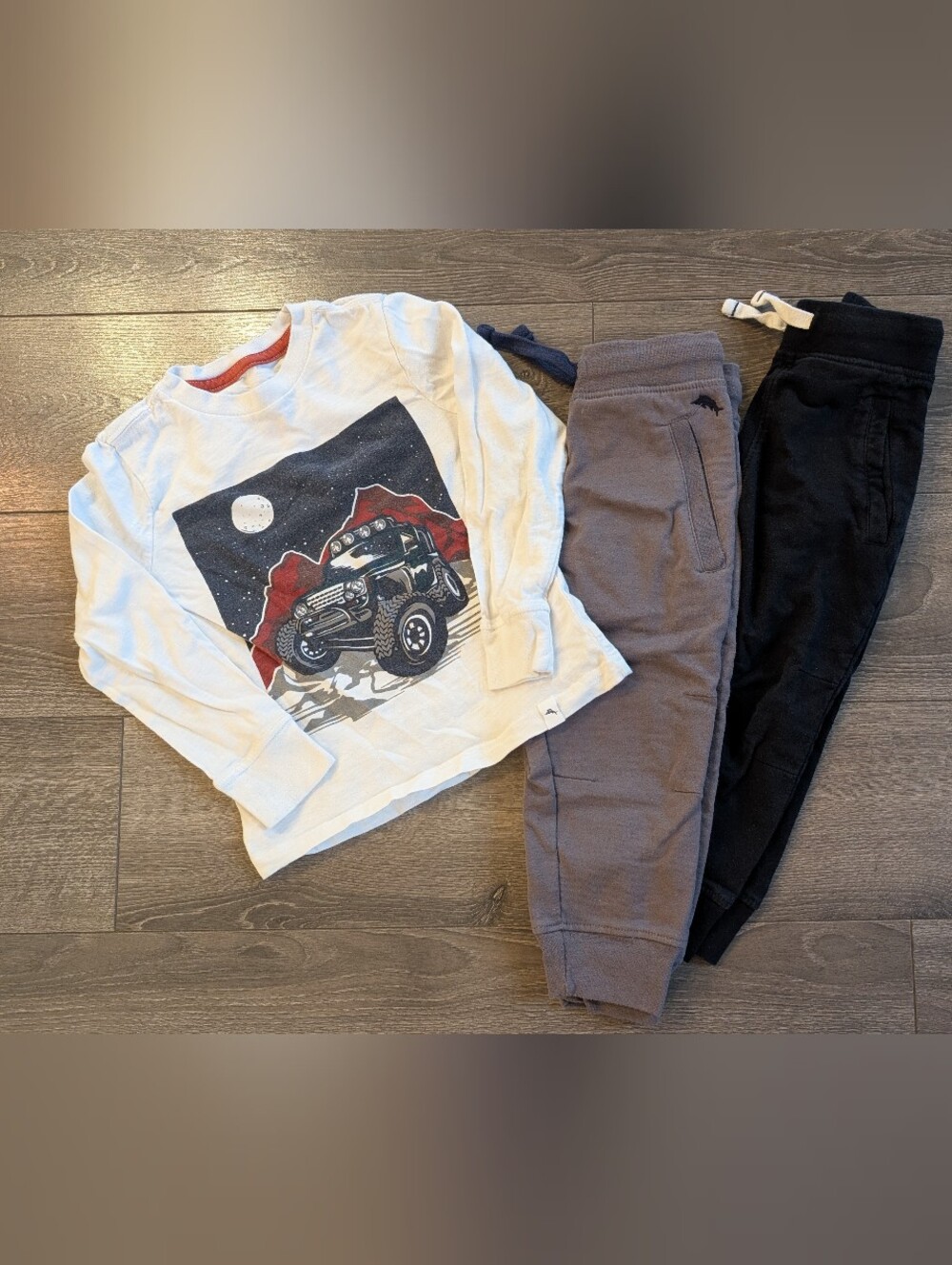 Tommy Bahama White Long-Sleeve Tee with Pants